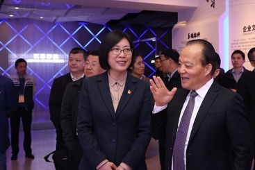 嘉興市委常委、組織部長龔和艷到巨石調(diào)研