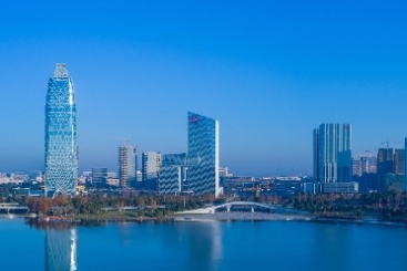 雄鷹 何以展翅翱翔？